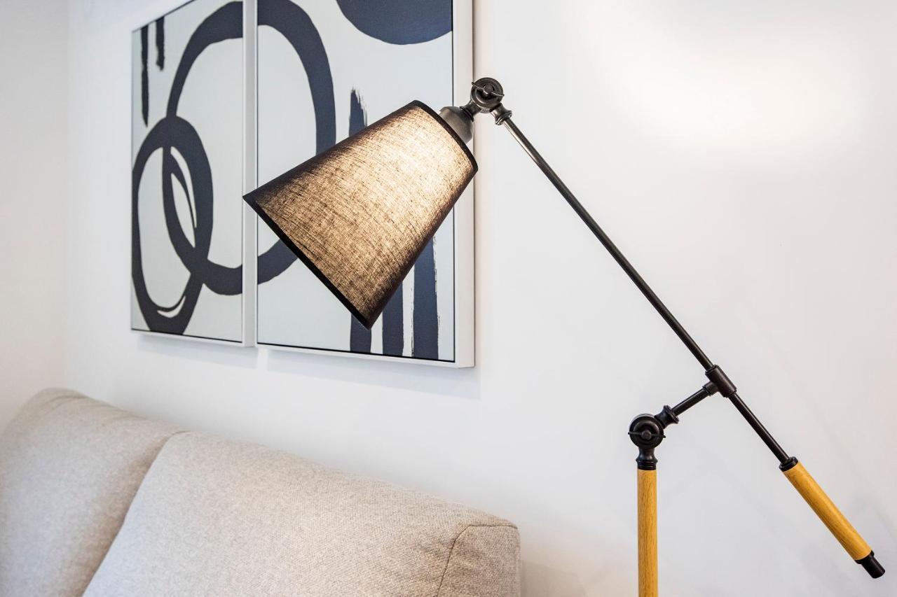 Downtown Wonder Flat W/ Ac By Lovelystay Porto Luaran gambar