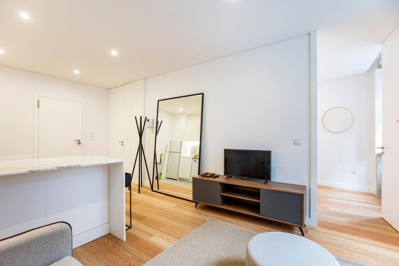 Downtown Wonder Flat W/ Ac By Lovelystay Porto Luaran gambar