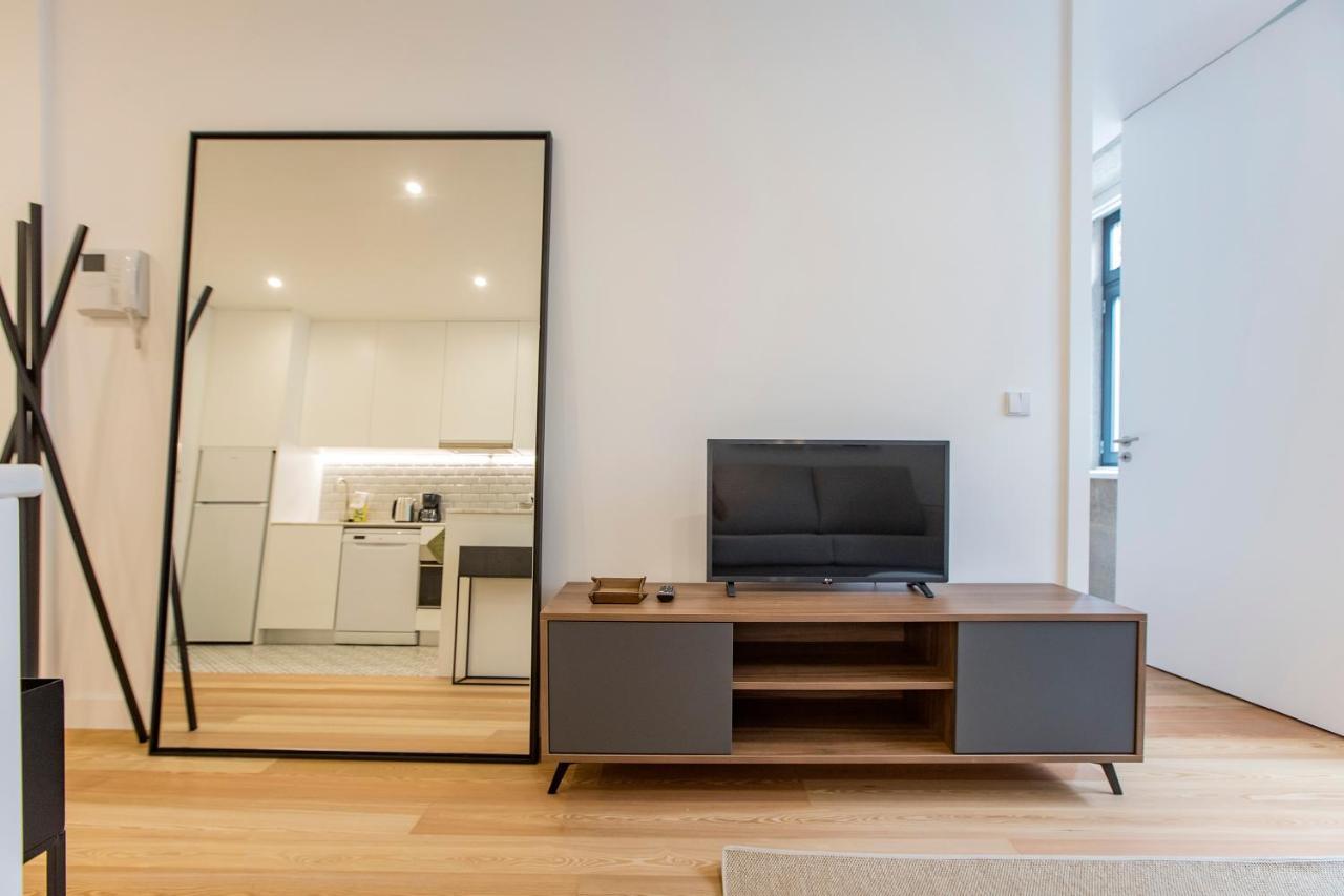 Downtown Wonder Flat W/ Ac By Lovelystay Porto Luaran gambar