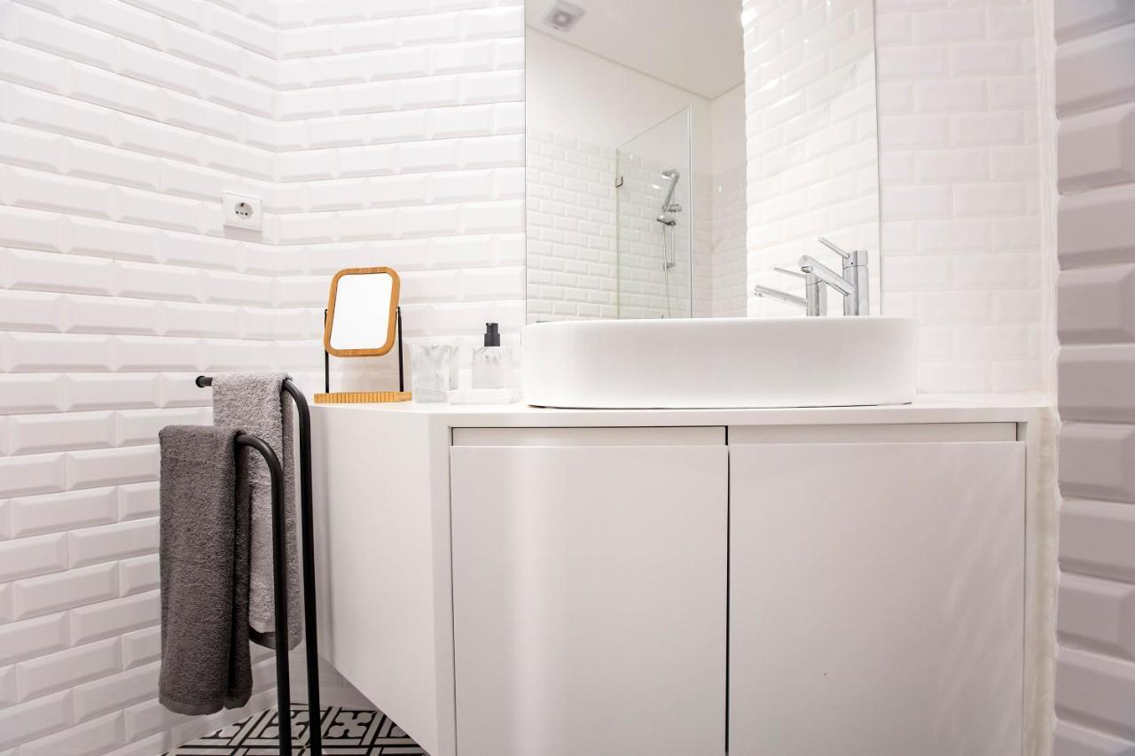 Downtown Wonder Flat W/ Ac By Lovelystay Porto Luaran gambar