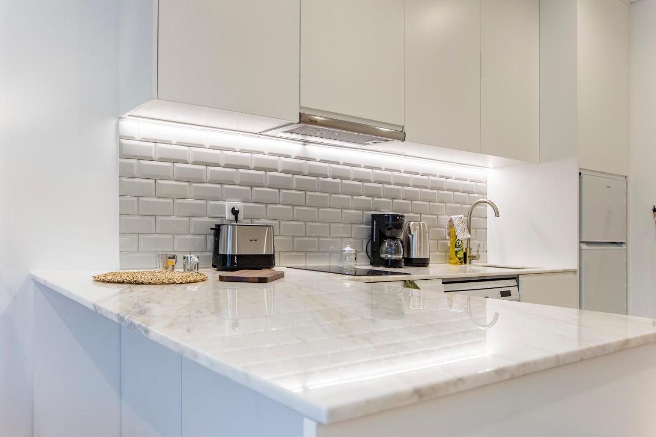 Downtown Wonder Flat W/ Ac By Lovelystay Porto Luaran gambar